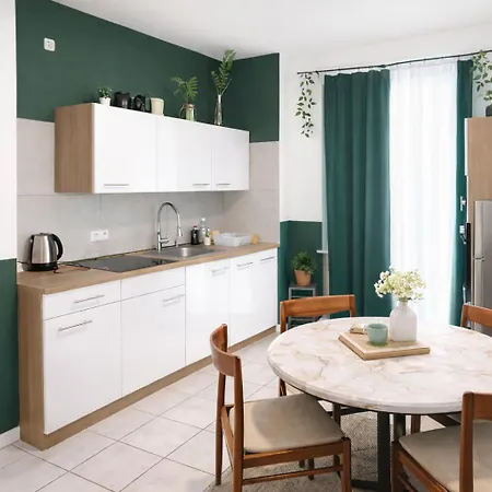 Plants 24 7 Check In 4 Persons *