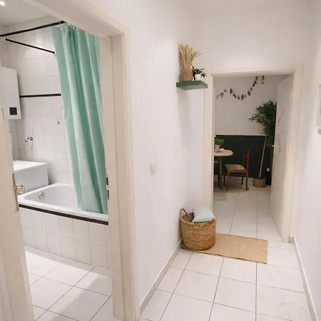 Plants 24 7 Check In 4 Persons *