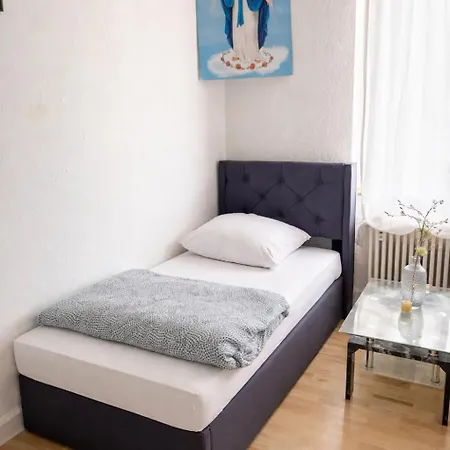 Plants 24 7 Check In 4 Persons