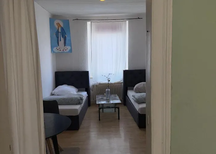 Plants 24 7 Check In 4 Persons